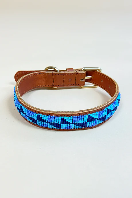 PLAKKIES - Halsband - Blue Delta PLAKKIES Halsband - Blue Delta, handgefertigt mit einem eleganten blauen Design für stilvolle Hunde